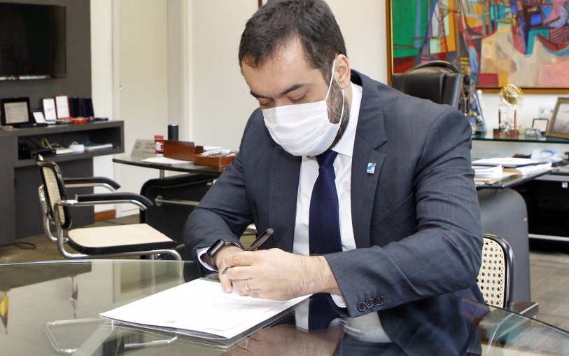 Cludio Castro sancionou lei