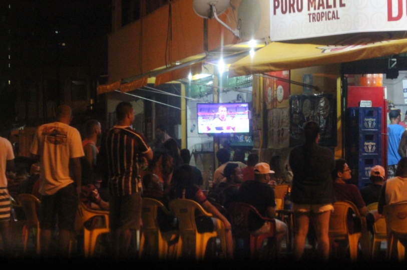 Movimento em bar durante o Fla-Flu