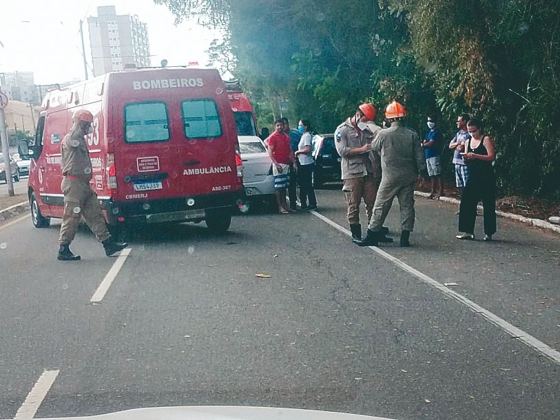 Luiz Gustavo Ramos Pvoa foi atropelado na ltima sexta, no acostamento da avenida Nilo Pessanha