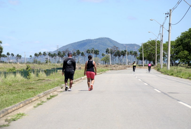 Praticantes de caminhada e ciclismo se expem ao perigo em vias pblicas