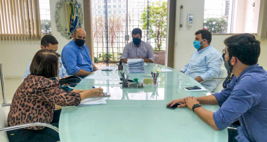 Documentos s&atilde;o entregues &agrave; C&acirc;mara