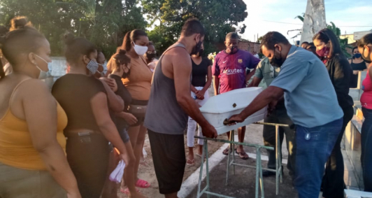 Sepultamento em Ponta da Lama