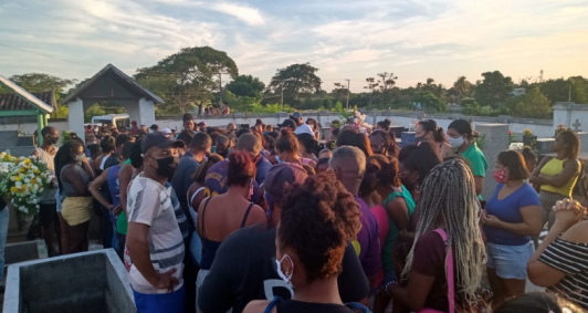 Sepultamento em Ponta da Lama