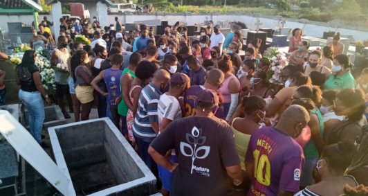 Sepultamento em Ponta da Lama