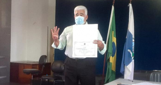 Diplomao de Nildo Cardoso (Foto: Aldir Sales)