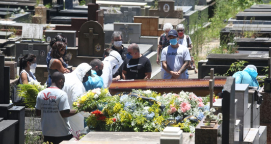 Corpo de Regina Casarsa é sepultado no Caju