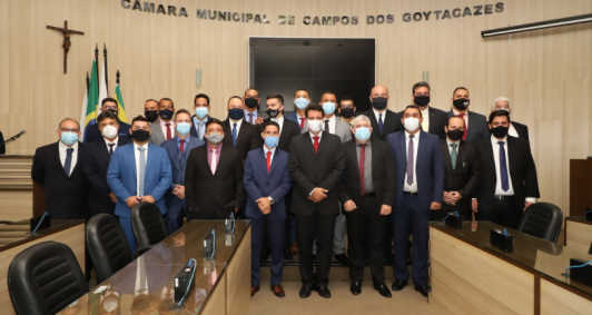Vereadores eleitos em solenidade de posse