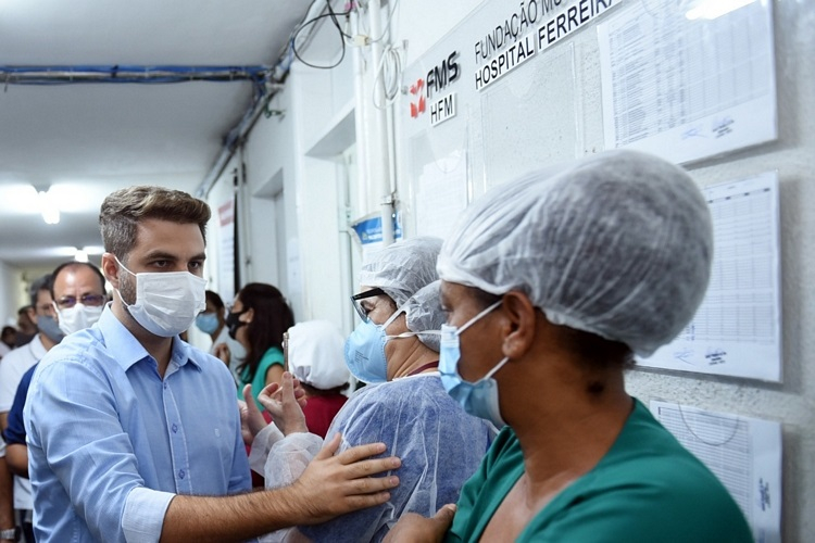 Prefeito e vice de Campos visitaram unidades hospitalares neste sbado
