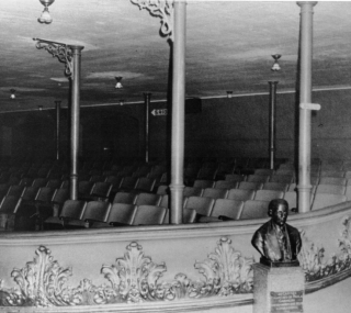 Interior do Cine Teatro Trianon, demolido para dar lugar a uma agncia bancria (reproduo).