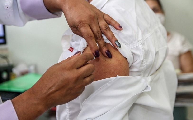 Segunda dose começa a ser aplicada nesta quarta