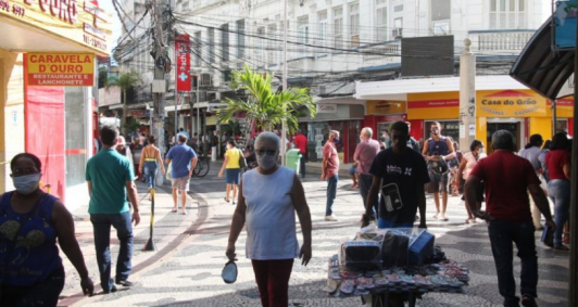 Movimento no comércio de Campos
