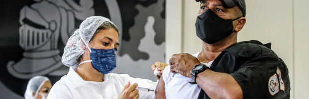 Agentes das forças de segurança são vacinados