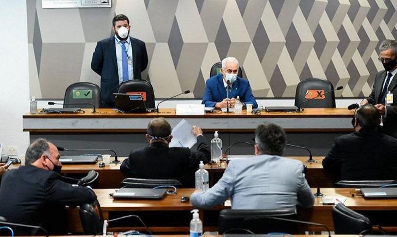 Comisso Parlamentar Mista de Inqurito da Pandemia (CPIPANDEMIA) realiza reunio para instalao e eleio para os cargos de presidente e vice-presidente.

A Comisso Parlamentar de Inqurito vai investigar as aes do governo federal no enfrentamento da pandemia e a aplicao de recursos da Unio transferidos para estados, Distrito Federal e municpios para essa finalidade. A reunio acontece no formato semipresencial por deciso do presidente do Senado Federal.

Mesa:
presidente eventual da CPIPANDEMIA,  senador Otto Alencar (PSD-BA). 

Foto: Jefferson Rudy/Agncia Senado