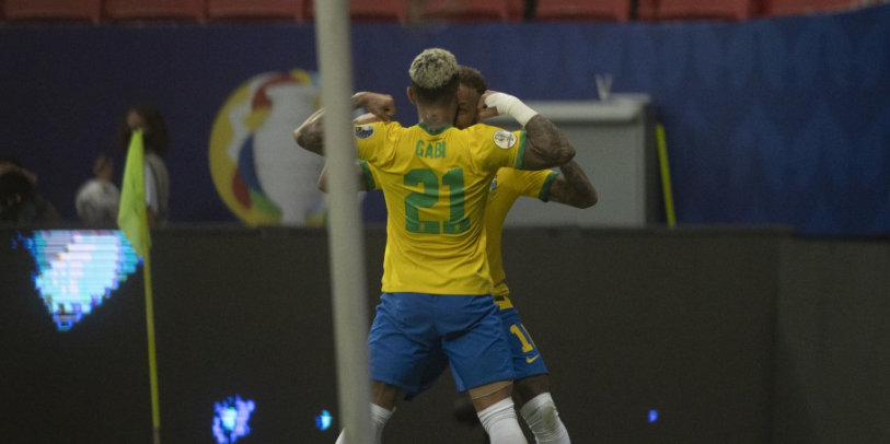 Neymar e Gabigol fizeram dois dos trs gols do Brasil na estreia