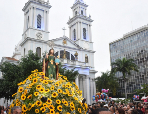 A praa e a Igreja: comemoraes 368 Festa do Santssimo Salvador - Diocese de Campos