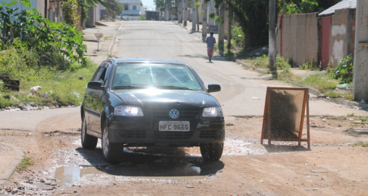 Buraco causa transtornos (Foto: Genilson Pessanha)