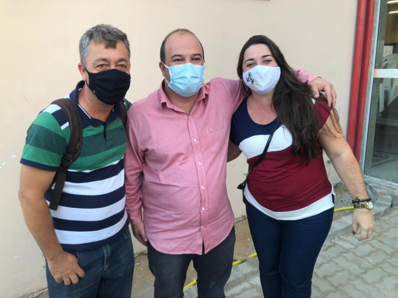 Marcelo e esposa ladeam Murilo Gouveia