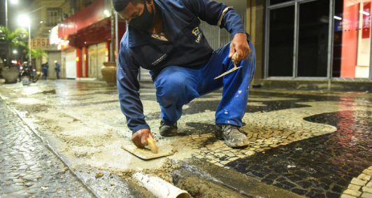 Obras nas canaletas do Calado