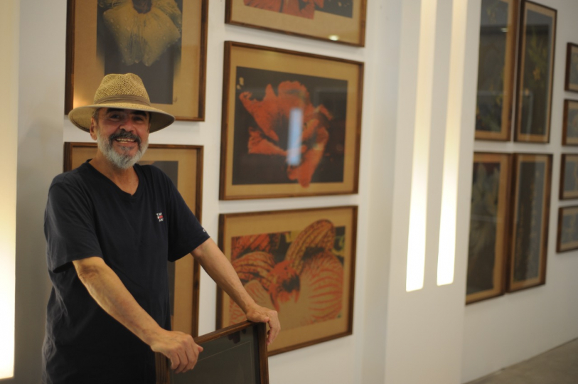 Esdras Pereiras abre exposição 'Flores & Papiros'
