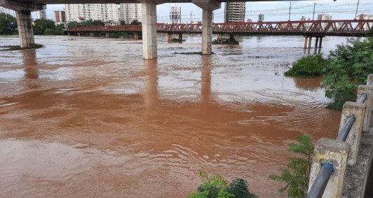 Rio Paraba continua subindo (Fotos do leitor)