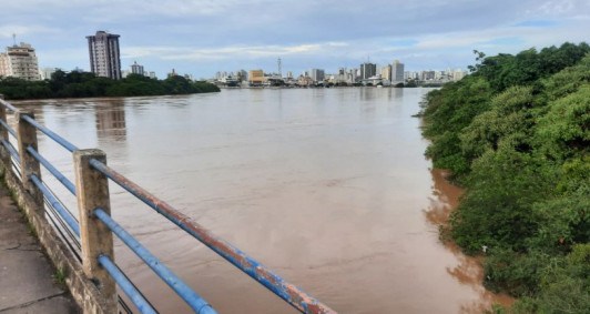 Rio Paraba continua subindo (Fotos do leitor)