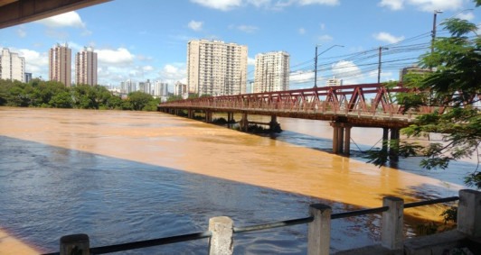 Rio Paraíba continua baixando (Fotos: Rodrigo Silveira)