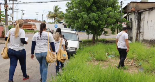 Agentes do CCZ no bairro da Pecuária (Foto: Genilson Pessanha)