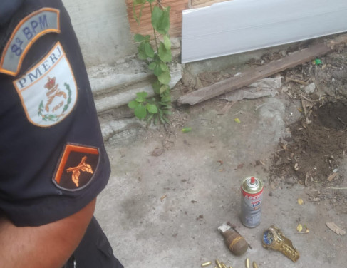 Material apreendido em casa abandonada, em SFI