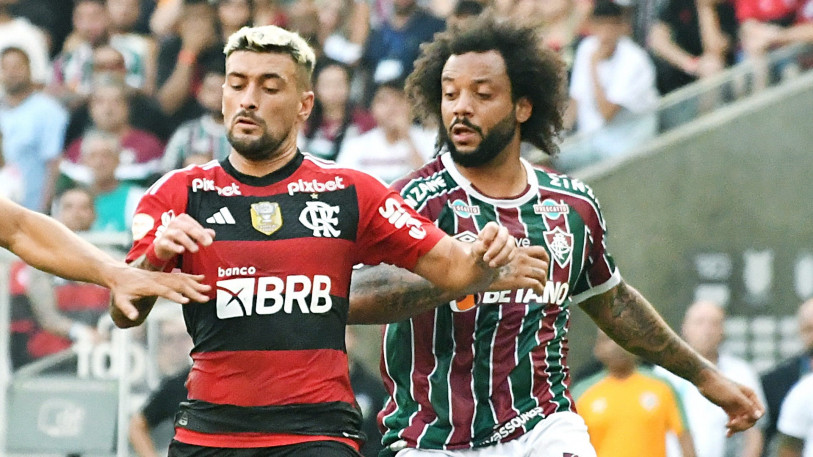 Arrascaeta e Marcelo durante lance de Fla--Flu