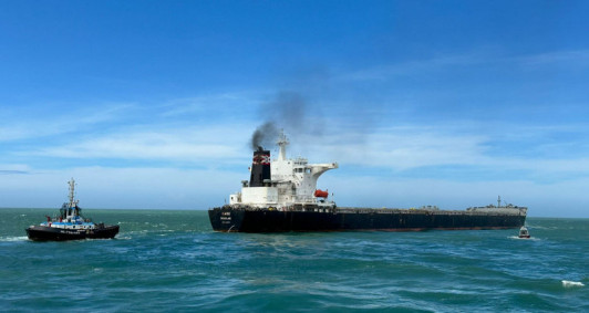 Navio do Reino Unido reflutuou no início da tarde desta sexta-feira (23)