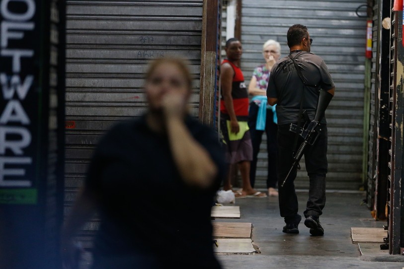 Policiais da DRACO/IE no Centro do Rio.