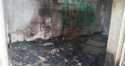 Quiosque parcialmente destrudo aps incndio