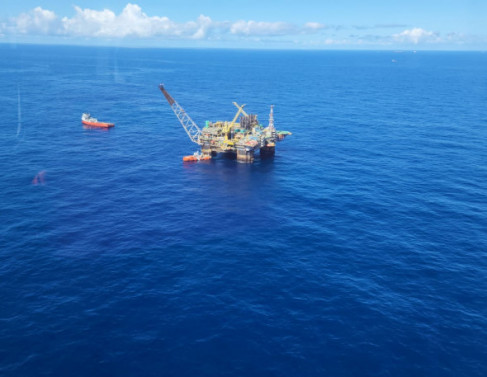 Plataforma P-51, na Bacia de Campos (Foto: Joseli Matias)