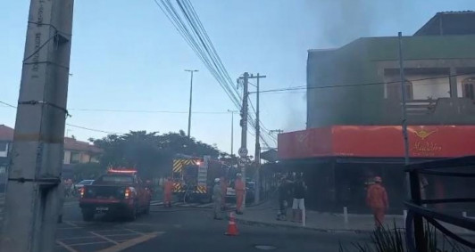 Incêndio registrado em restaurante na Avenida Arthur Bernardes