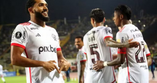 Juninho festeja gol do Flamengo contra Deportivo Táchira