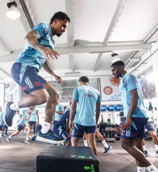 Flamengo se prepara para encarar o Vitória no Barradão neste domingo (06)