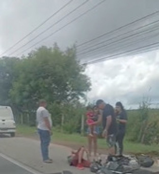 Acidente entre carro e motocicleta é registrado na BR 101