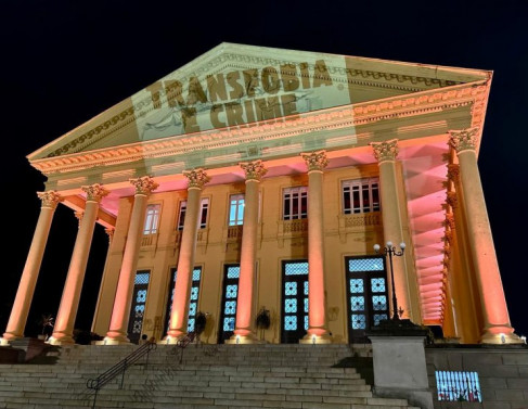 Manifestação do coletivo Trans Goitacá na fachada da Câmara Municipal no último dia 24 
