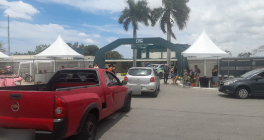 Cemitrios de Campos recebem centenas de visitantes durante o Dia de Finados
