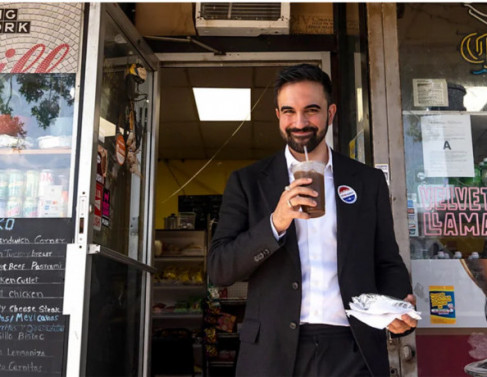Zohran Mamdani e constante uso da culinária de rua nova-iorquina 