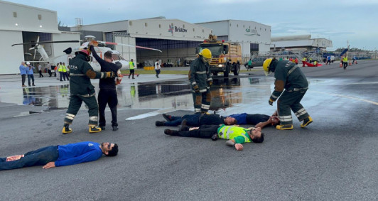 Simulao de incndio no Heliporto (Fotos: Divulgao)