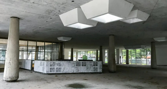 Interior do Pal&aacute;cio da Cultura, em 2018. Obras haviam come&ccedil;ado em 2014 e foram paralisadas em 2016. Seguiu fechado por mais de uma d&eacute;cada.  