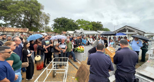 Sepultamento de Alceir Rocha Nogueira, irm&atilde; da prefeita Yara Cinthia