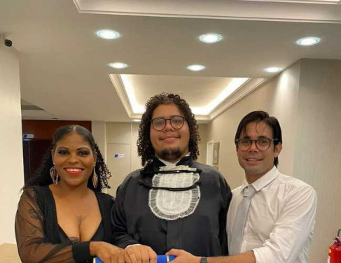 Roberta com o filho e o marido