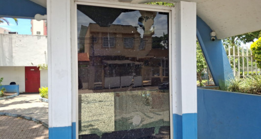 Situa&ccedil;&atilde;o do vidro na portaria do Cesec