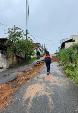 For&ccedil;a Tarefa da Prefeitura de Itaperuna est&aacute; nas ruas solucionando problemas causados pelas chuvas 