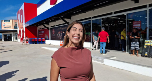Carla Caputi na inaugura&ccedil;&atilde;o da loja do Super Bom