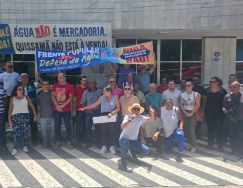 Manifesta&ccedil;&atilde;o em frente ao Cidennf