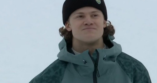 &Eacute; Ouro! Lucas Pinheiro recebe medalha conquistada no slalom gigante