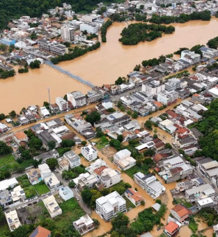 Foto: Cheia do Rio Pomba, em Santo Ant&ocirc;nio de P&aacute;dua